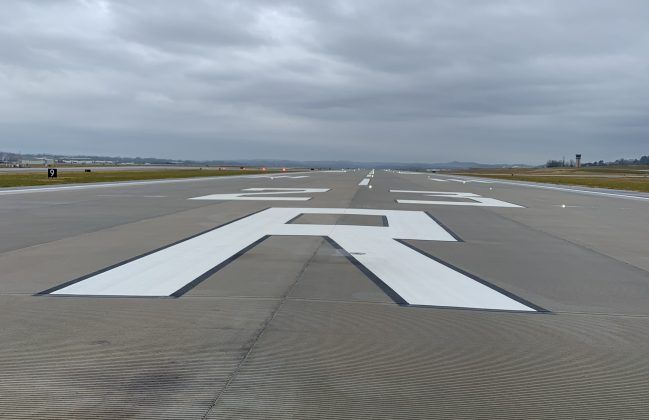 McGhee Tyson airport runway