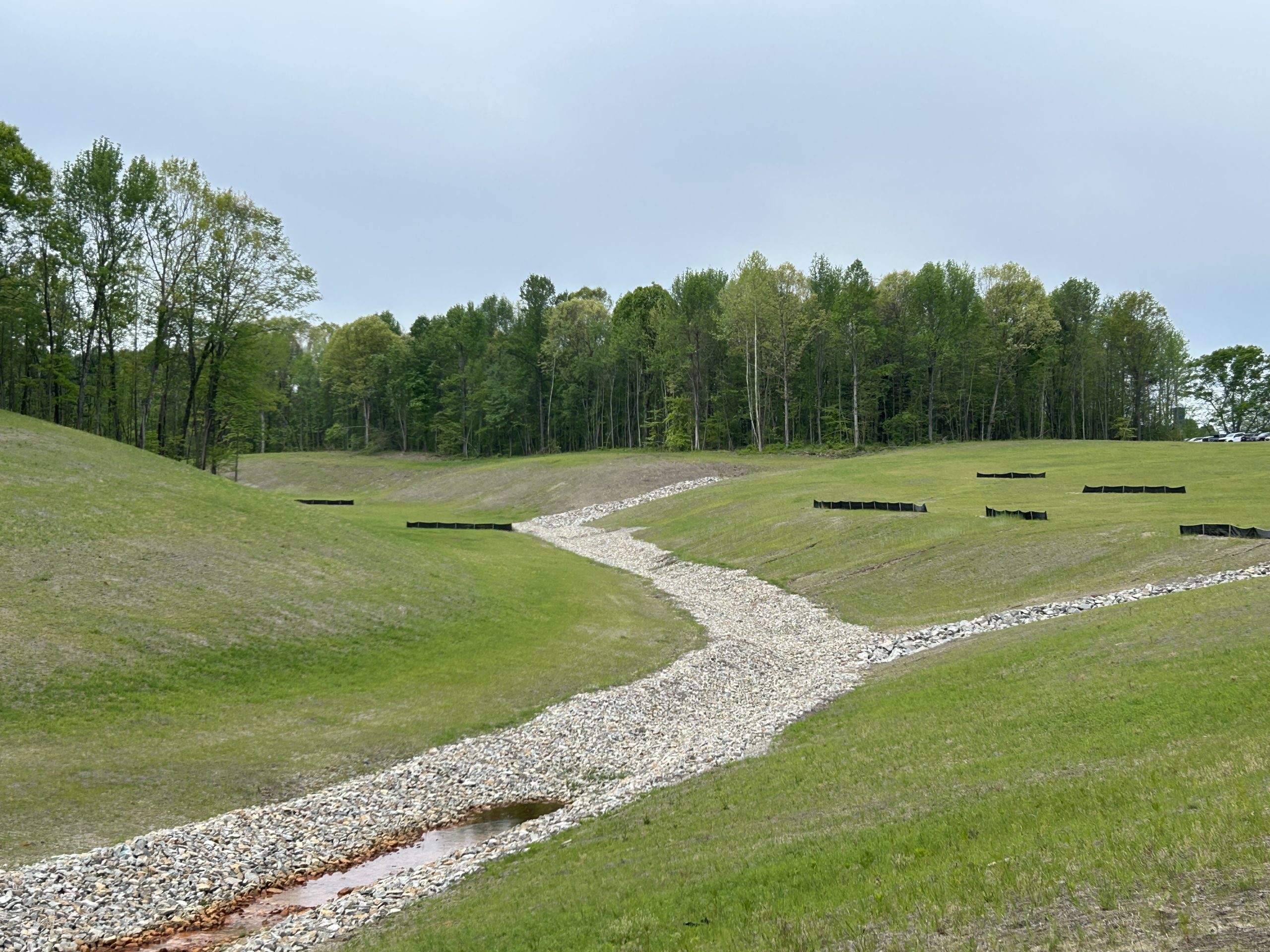 Positive drainage on reclaimed mined lands